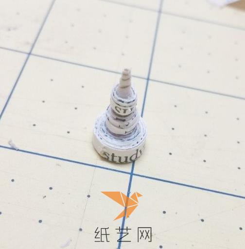 用书页来制作好这个底座
